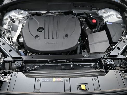 Certified 2024 Volvo XC60 B5 Plus AWD/4WD image 13
