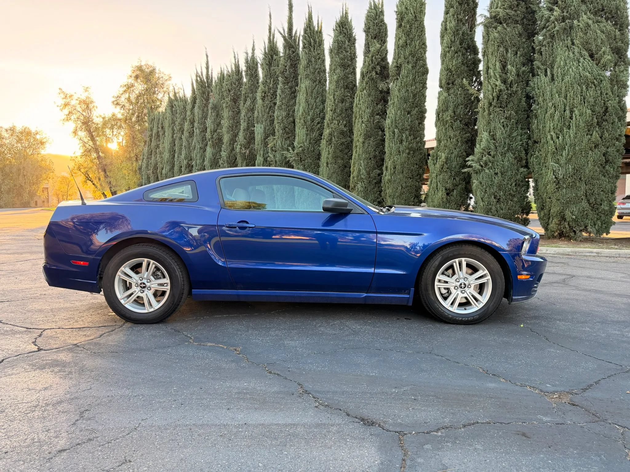 Used 2013 Ford Mustang Coupe RWD image 3