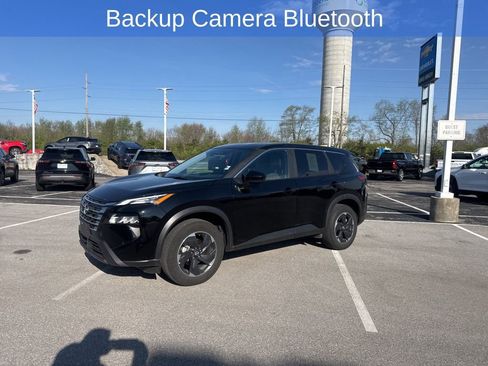 Used 2025 Nissan Rogue SV image 4