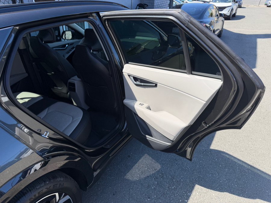 Used 2024 Kia Niro Wave FWD image 40