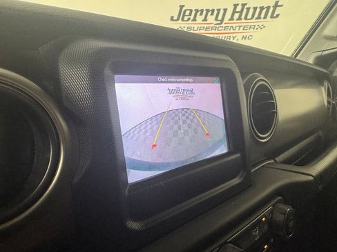 Used 2021 Jeep Wrangler Unlimited Sport AWD/4WD image 3