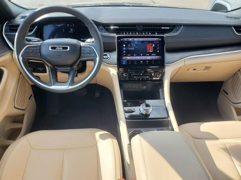 Used 2024 Jeep Grand Cherokee Limited image 32