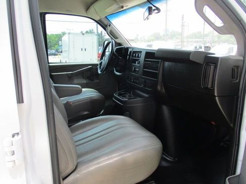 Used 2021 Chevrolet Express 2500 Extended w/ Driver Convenience Package RWD image 4
