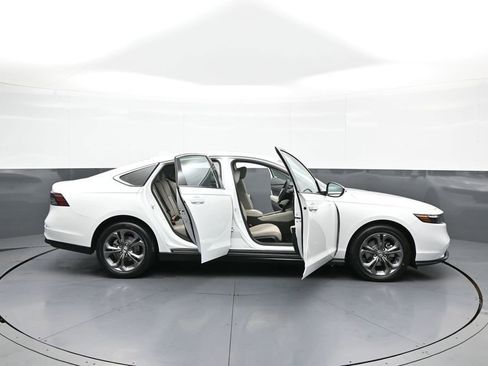 Certified 2023 Honda Accord EX image 42