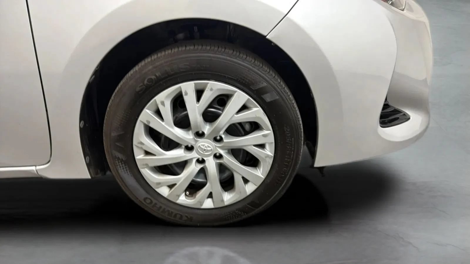 Used 2017 Toyota Corolla LE w/ Carpet Mat Package (TMS) FWD image 24