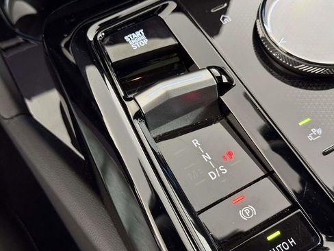 Used 2025 BMW 530i xDrive w/ M Sport Package image 29