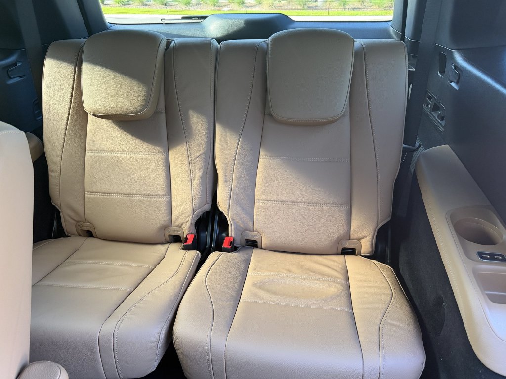 Used 2025 Mercedes-Benz GLS 580 4MATIC image 11