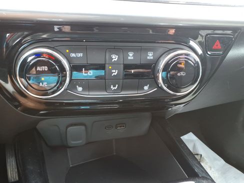 Certified 2025 Chevrolet Trax LT w/ LT Convenience Package image 15