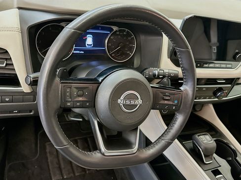 Used 2023 Nissan Rogue SL w/ SL Premium Package image 18