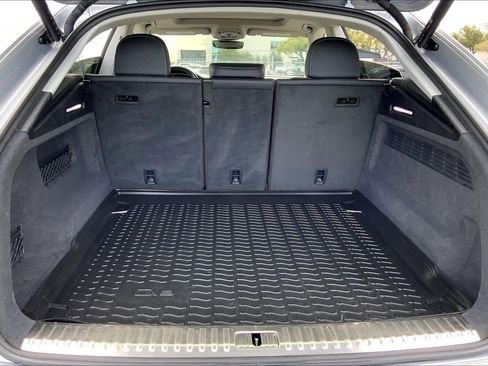 Used 2022 Audi Q8 Premium Plus w/ Premium Plus Package image 34