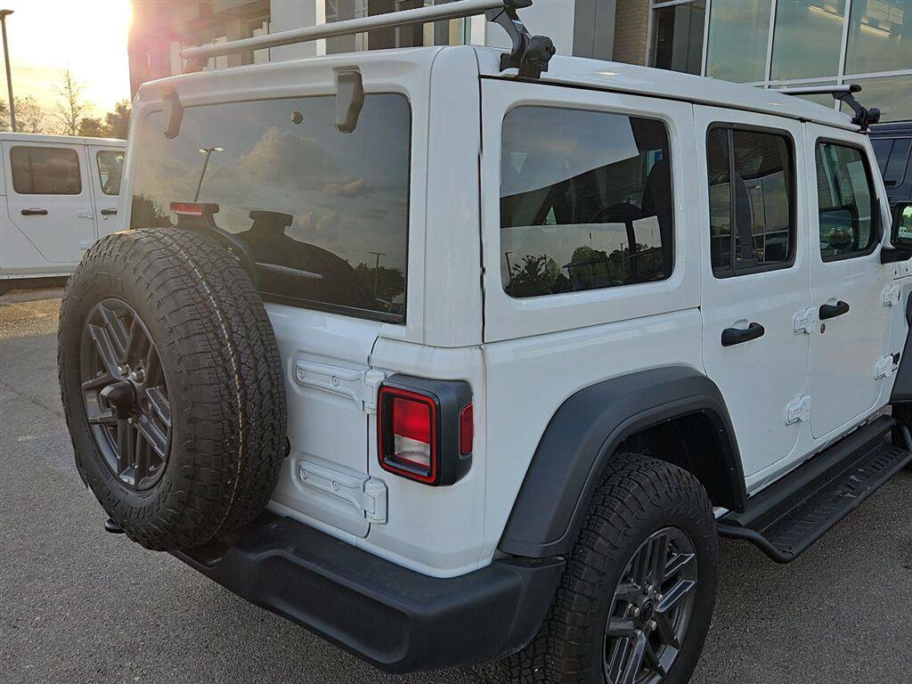 Used 2026 Jeep Wrangler Unlimited Sport AWD/4WD image 3
