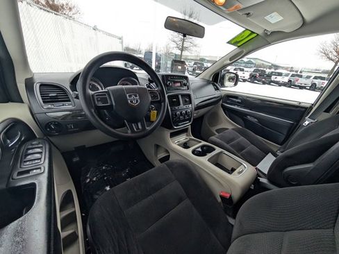 Used 2014 Dodge Grand Caravan SXT image 6