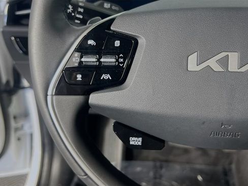 Used 2025 Kia Niro Wind w/ Wind Preserve Package FWD image 17
