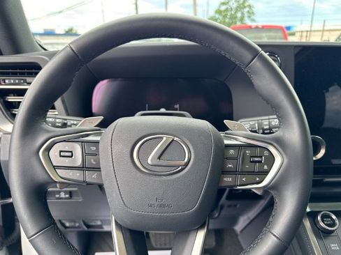 Used 2025 Lexus GX 550 w/ Accessory Package (2T) AWD/4WD image 21