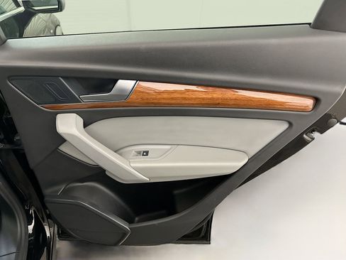 Used 2022 Audi Q5 2.0T Premium w/ Convenience Package image 33