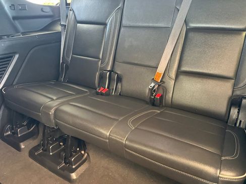 Used 2024 Chevrolet Tahoe Premier RWD image 15