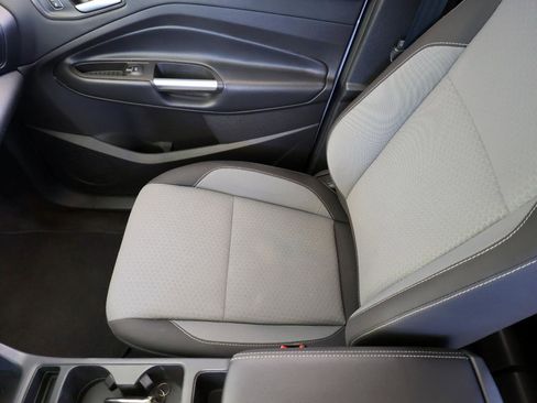 Used 2019 Ford Escape SE FWD image 19