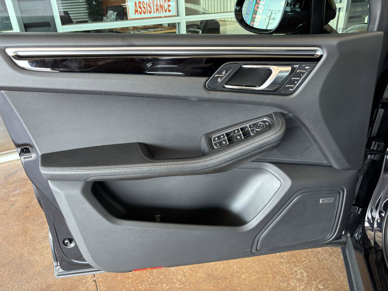 Used 2023 Porsche Macan S AWD/4WD image 22