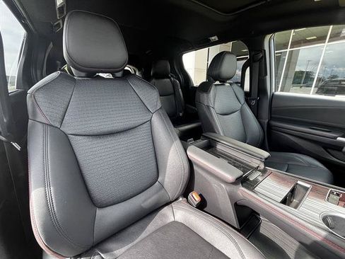 Used 2025 Toyota Sienna XSE w/ XSE Plus Package FWD image 9
