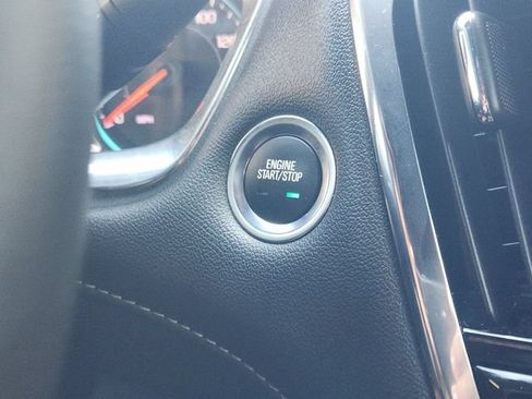 Used 2023 Chevrolet Traverse LT FWD image 8