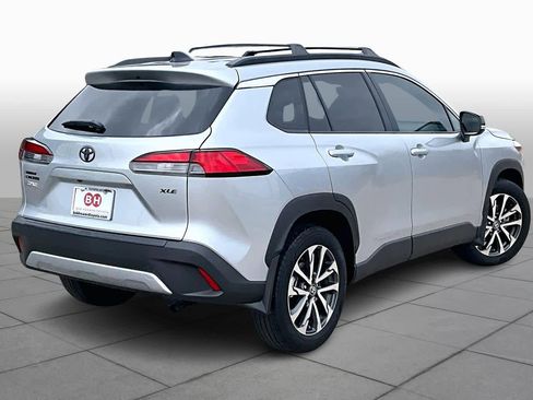 Used 2025 Toyota Corolla Cross XLE w/ Convenience Package image 13