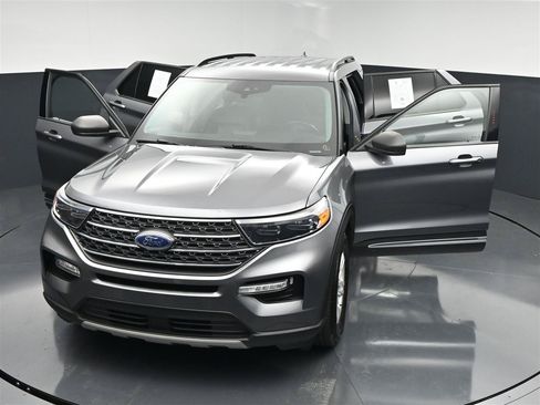 Used 2022 Ford Explorer XLT w/ Equipment Group 202A AWD/4WD image 28