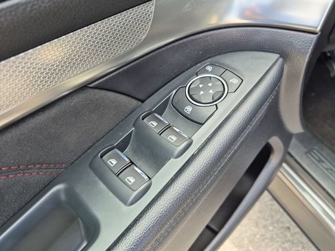 Used 2018 Ford Explorer XLT w/ Equipment Group 202A FWD image 20