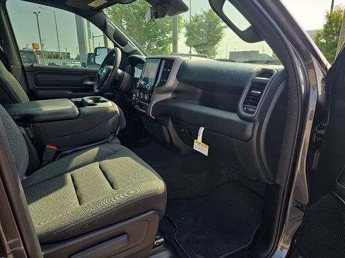 New 2026 RAM 1500 Express AWD/4WD image 18