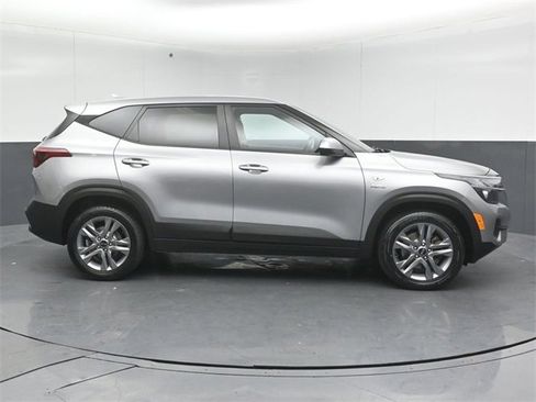 Used 2021 Kia Seltos LX image 8