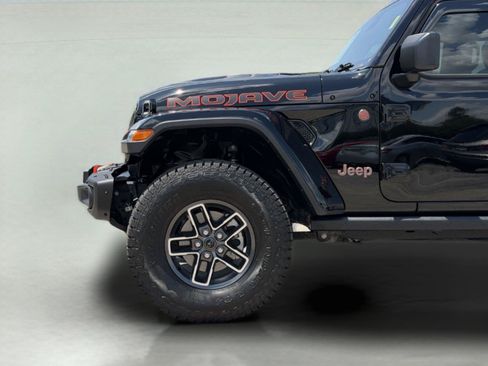 Used 2025 Jeep Gladiator Mojave AWD/4WD image 10