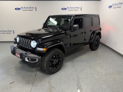 Used 2025 Jeep Wrangler Unlimited Sahara w/ Safety Group AWD/4WD image 3