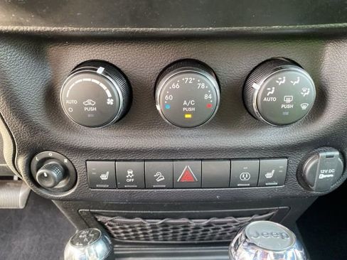 Used 2018 Jeep Wrangler Sahara w/ Connectivity Group AWD/4WD image 23