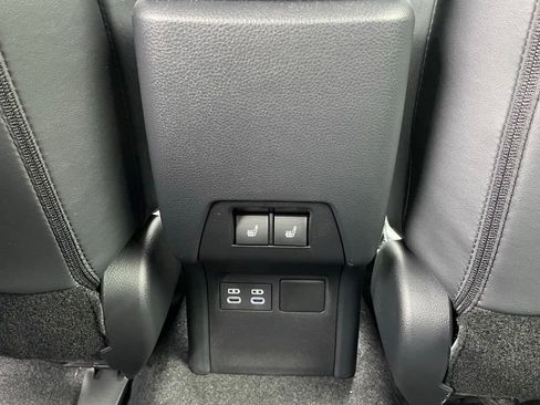 Used 2025 Toyota Prius Limited w/ Limited Premium Package FWD image 28