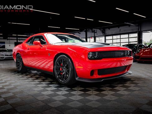 Used 2015 Dodge Challenger SRT Hellcat RWD image 34