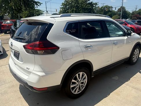 Used 2018 Nissan Rogue SV FWD image 3