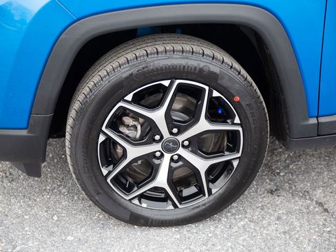 Used 2025 Jeep Compass Limited image 9