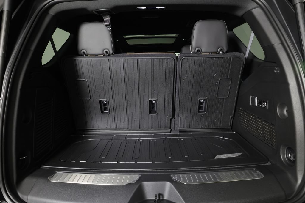 Used 2026 GMC Yukon Denali Ultimate w/ LPO, Floor Liner Package AWD/4WD image 13