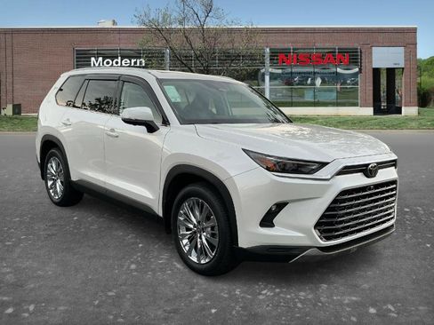 Used 2024 Toyota Grand Highlander AWD image 5