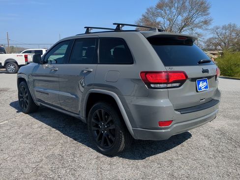 Used 2021 Jeep Grand Cherokee Laredo X image 5