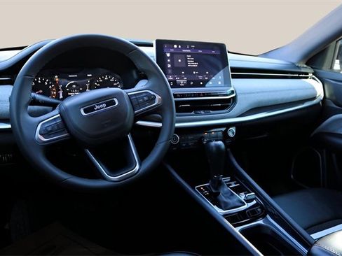 Used 2024 Jeep Compass Latitude image 14