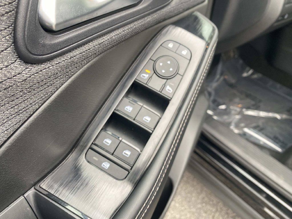 Used 2023 Nissan Rogue SV AWD/4WD image 17
