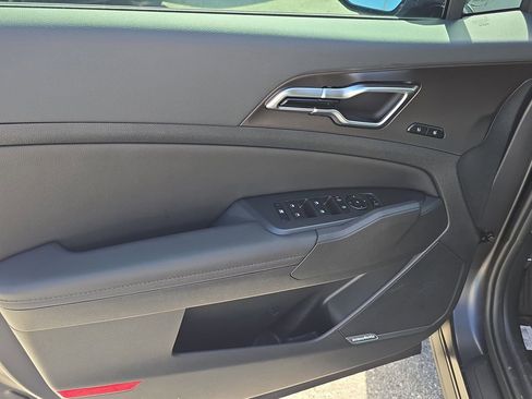 New 2026 Kia Sportage SX AWD/4WD image 18