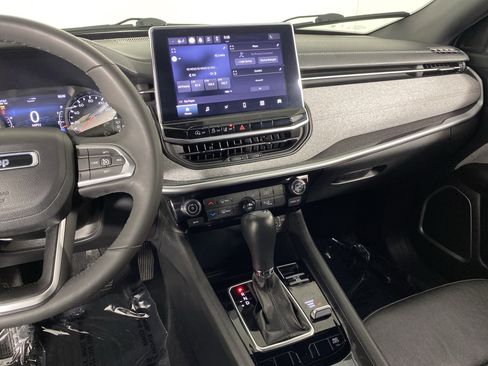 Used 2023 Jeep Compass Latitude AWD/4WD image 34