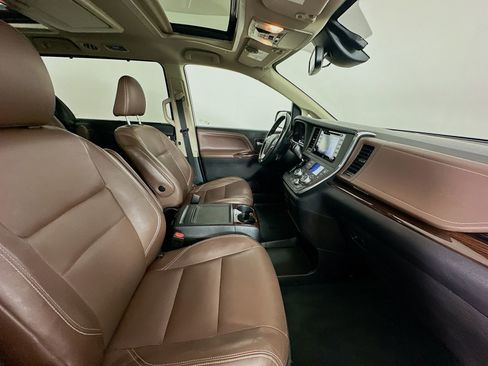 Used 2019 Toyota Sienna Limited Premium AWD/4WD image 42
