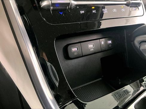 Used 2023 Kia Carnival SX image 16