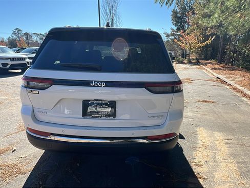 New 2025 Jeep Grand Cherokee 4WD image 9