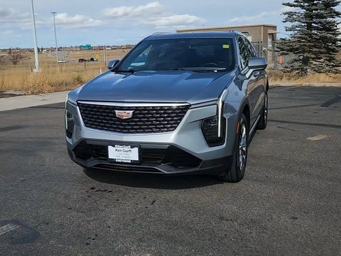 Used 2025 Cadillac XT4 Premium Luxury image 4