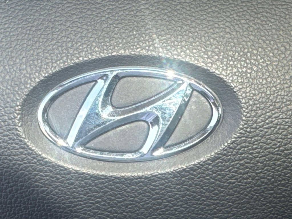 Used 2024 Hyundai Venue SEL FWD image 33