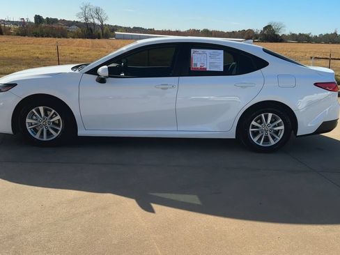 Used 2025 Toyota Camry LE w/ Convenience Package FWD image 6