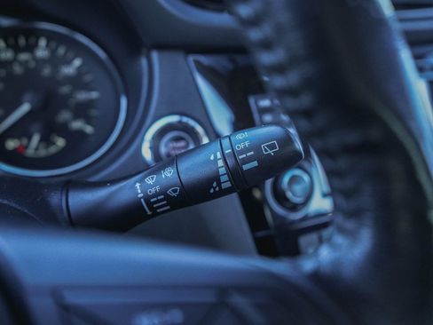 Used 2017 Nissan Rogue Sport SL image 16